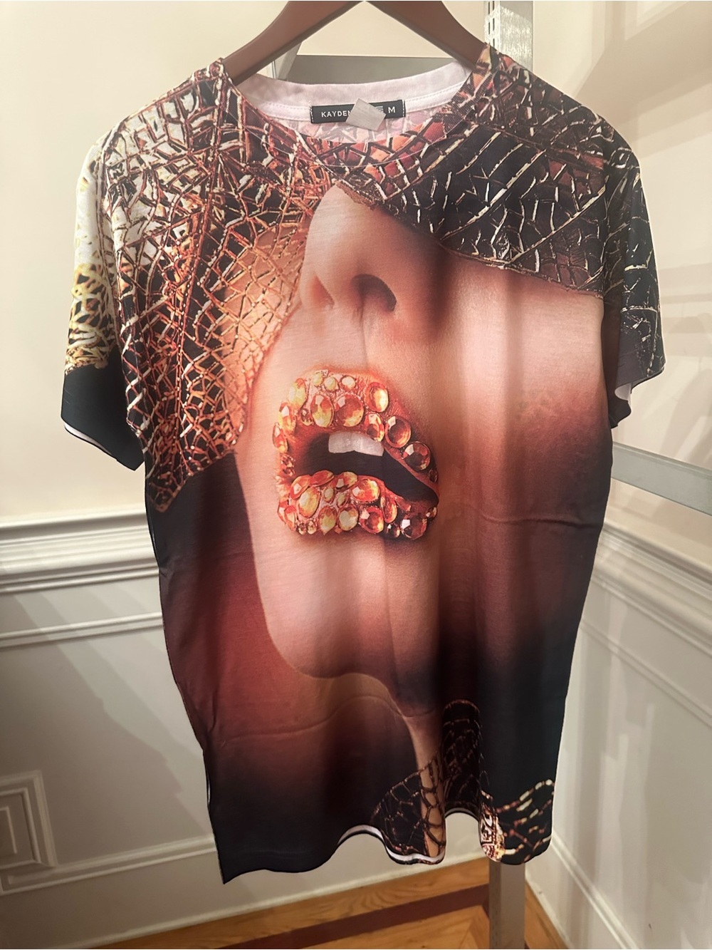 [M] KaydenK Graphic Gold Bling Lips Full Subliminal Shirt